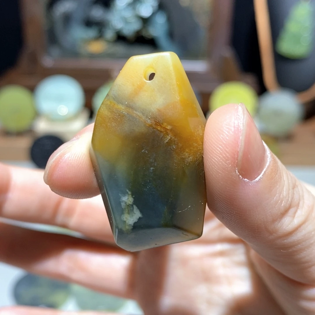 岫玉未镶嵌颈饰颈饰7