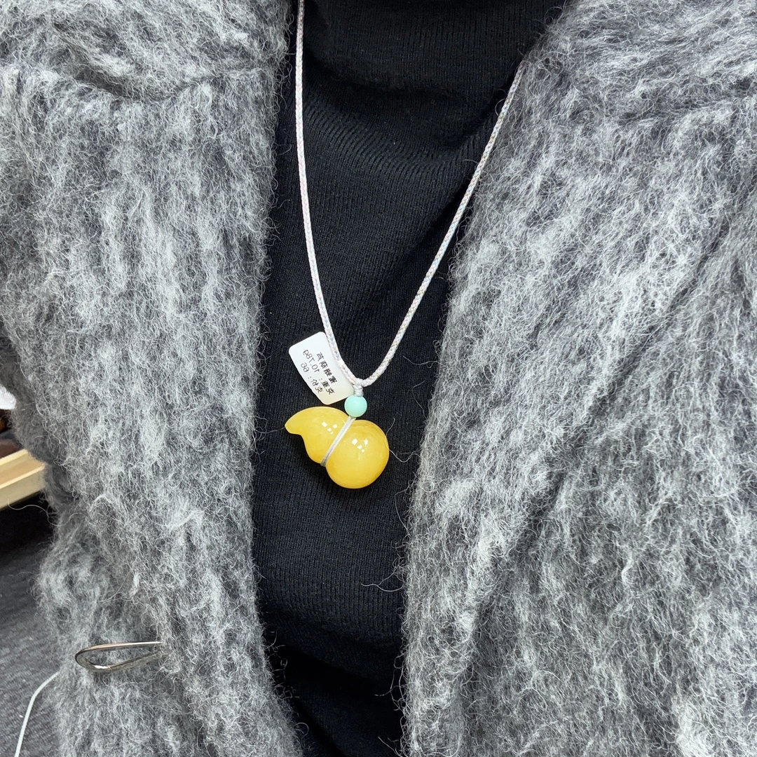 38.0*24.6mm微微瑕· 小妖珠宝天然原矿琥珀蜜蜡