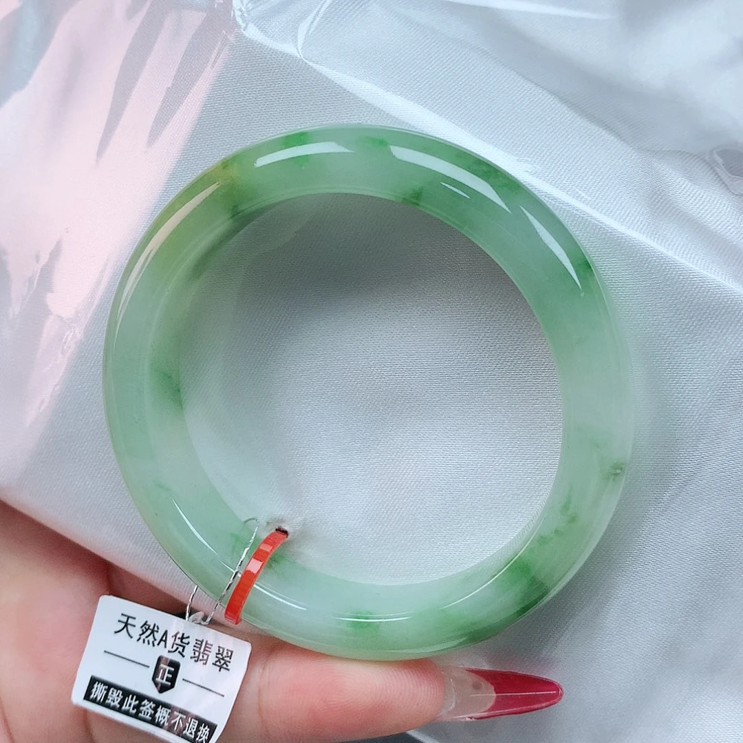 翡翠手镯未镶嵌51圈