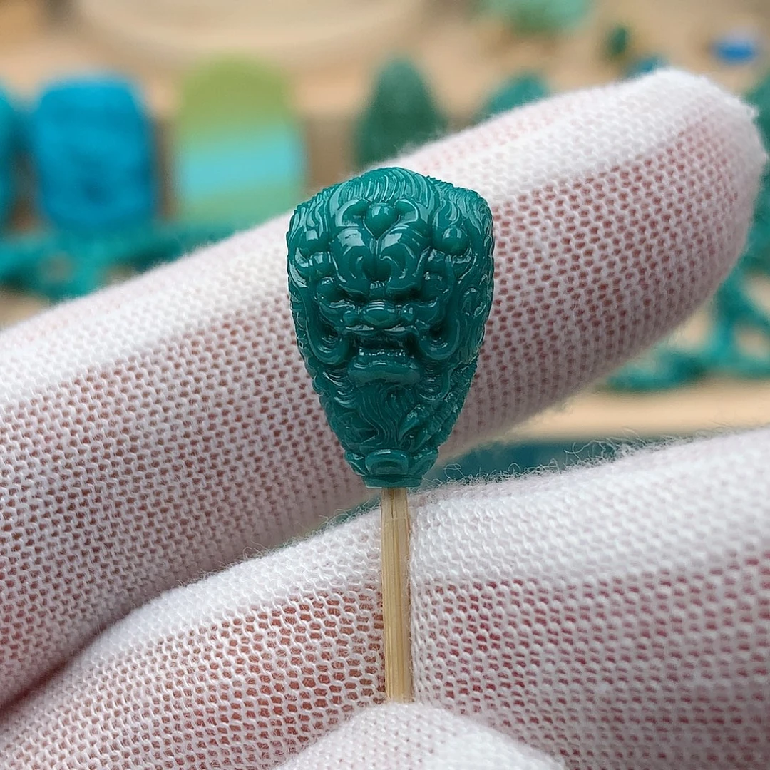 绿松石未镶嵌颈饰