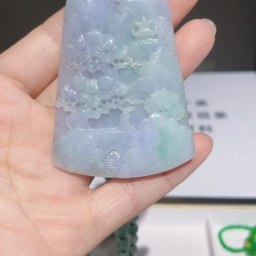 翡翠未镶嵌吊坠(赠链)