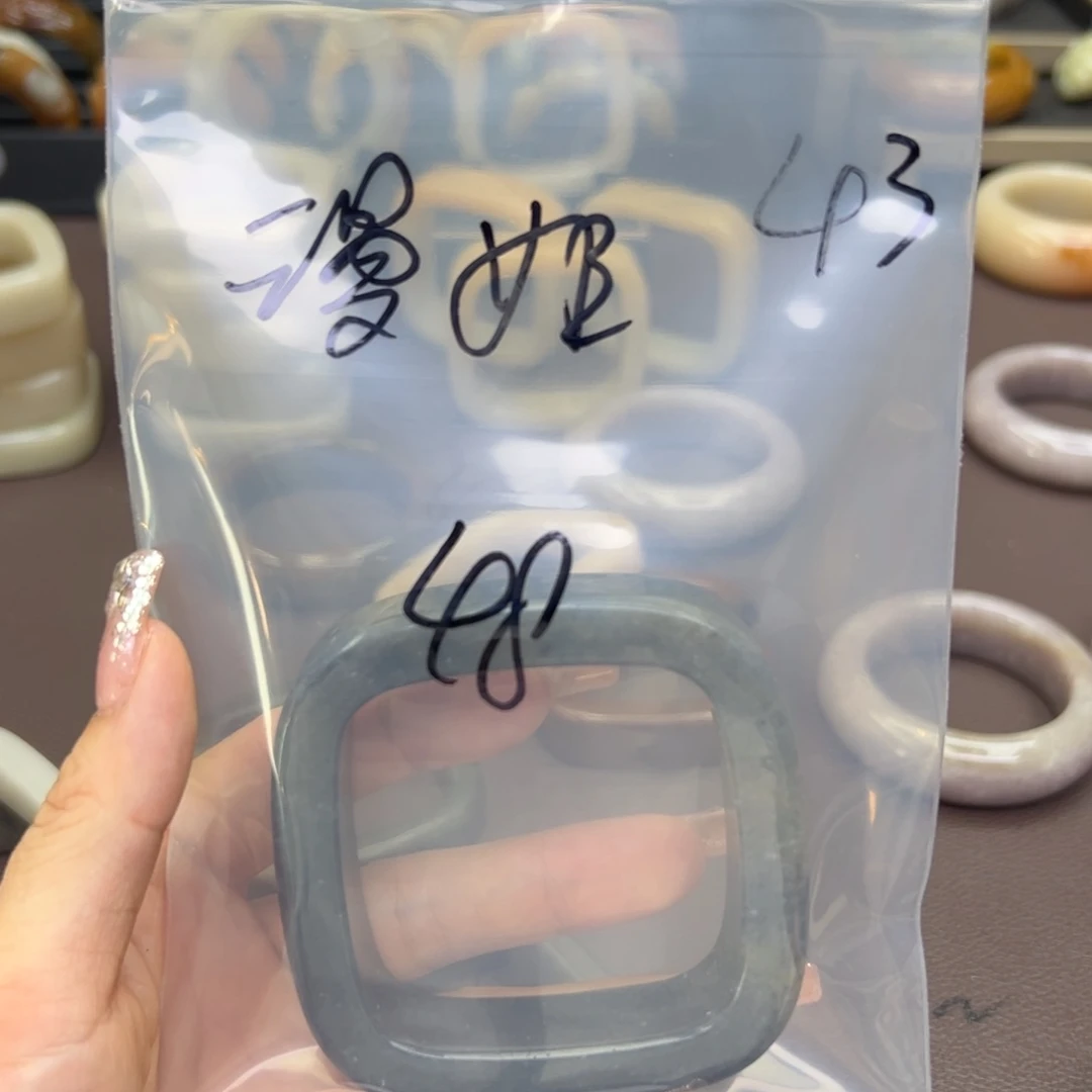 石英质玉手镯未镶嵌漫*姐