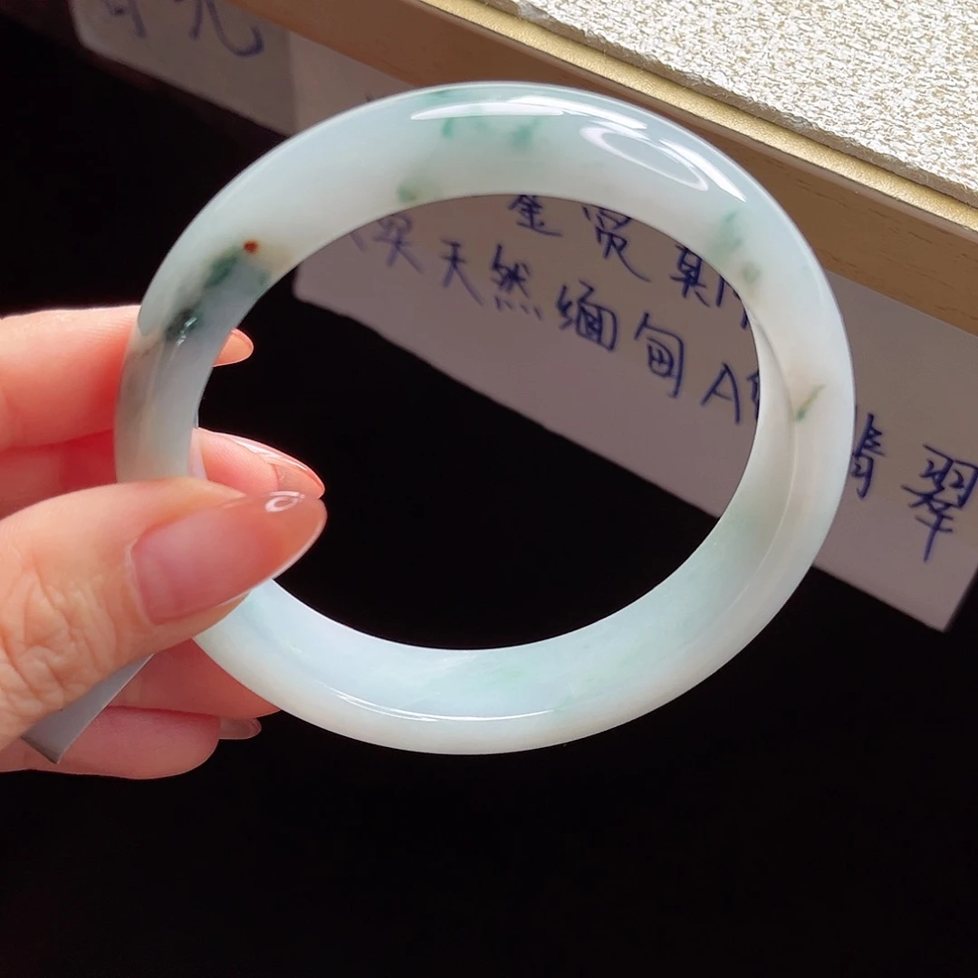 翡翠手镯未镶嵌手镯