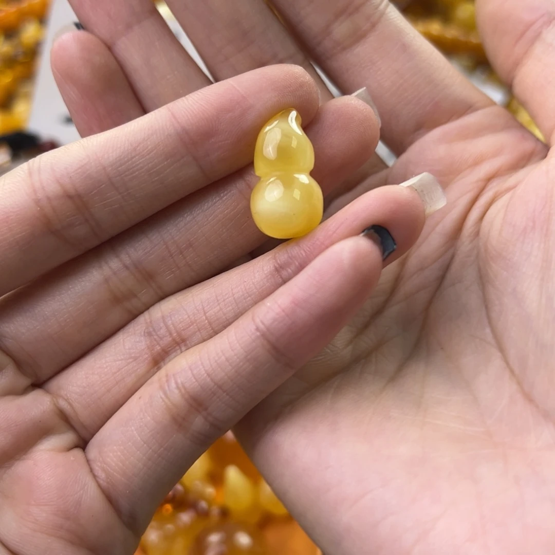 琥珀珠宝奇石未镶嵌