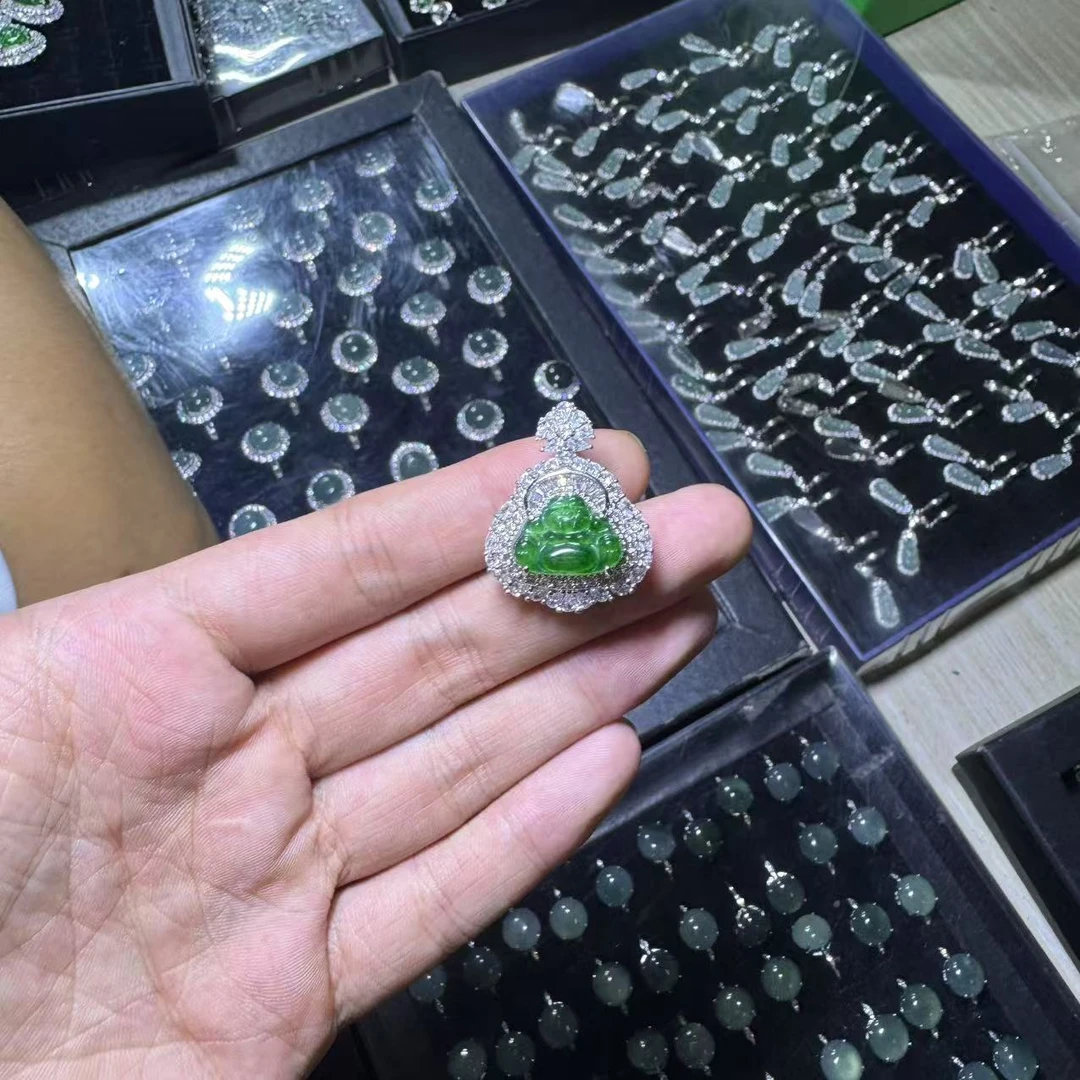 天然a货翡翠冰阳绿佛公吊坠-—多样性发