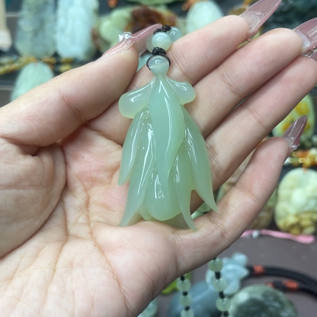 蛇纹石玉颈饰未镶嵌