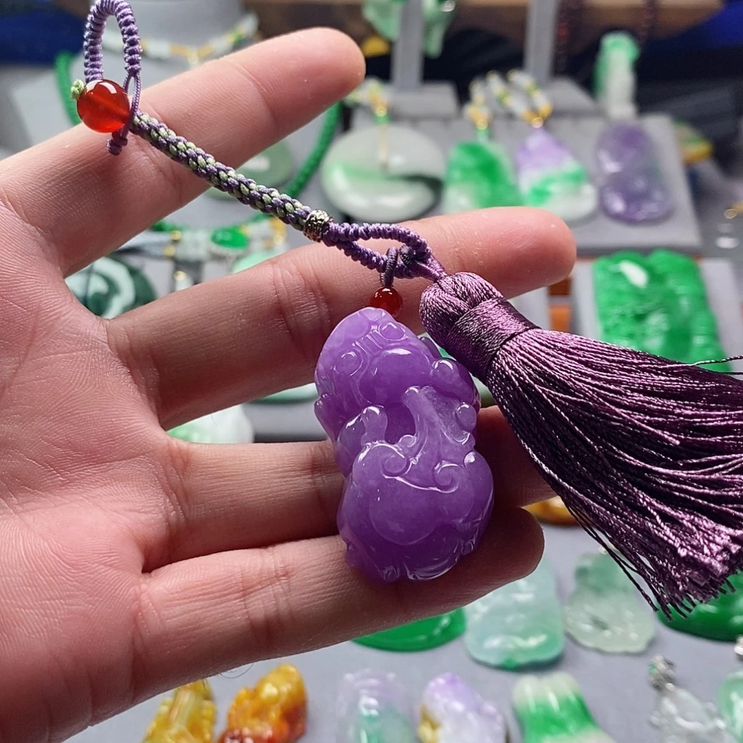 翡翠未镶嵌吊坠(赠链)