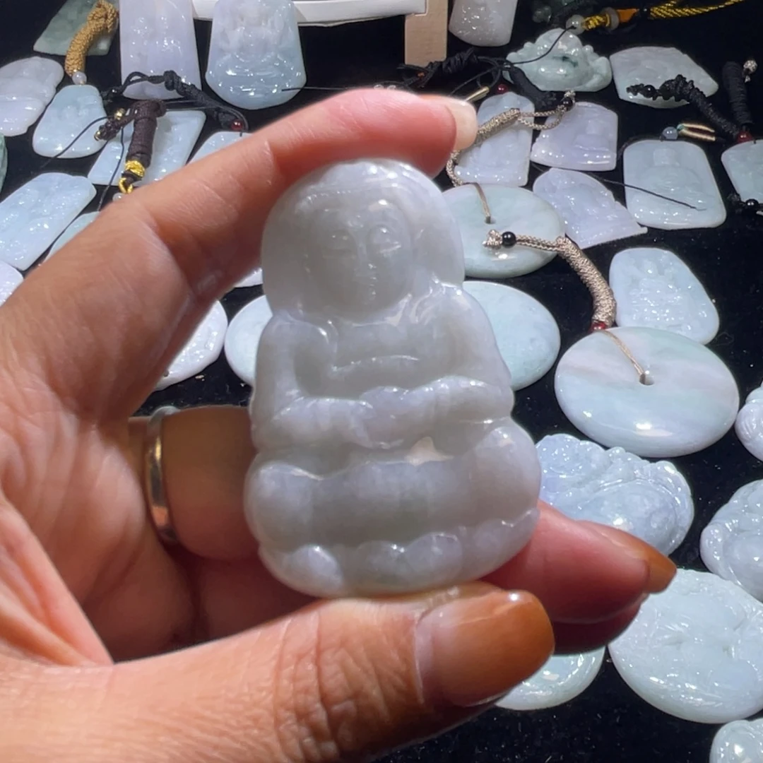 翡翠未镶嵌颈饰观音