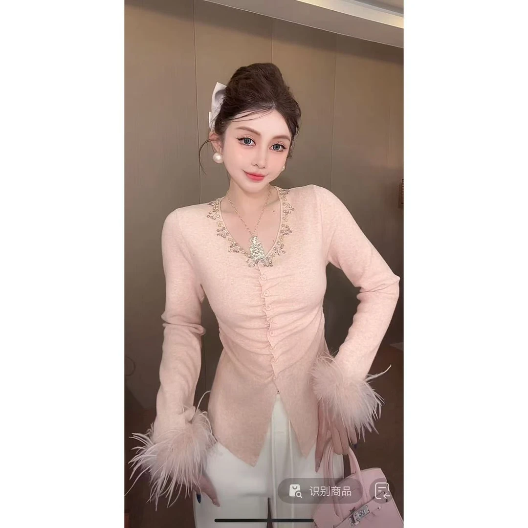 DACPAN-“精致翘楚”手工钉珠褶皱羽毛上衣  2025/盼·PP 693