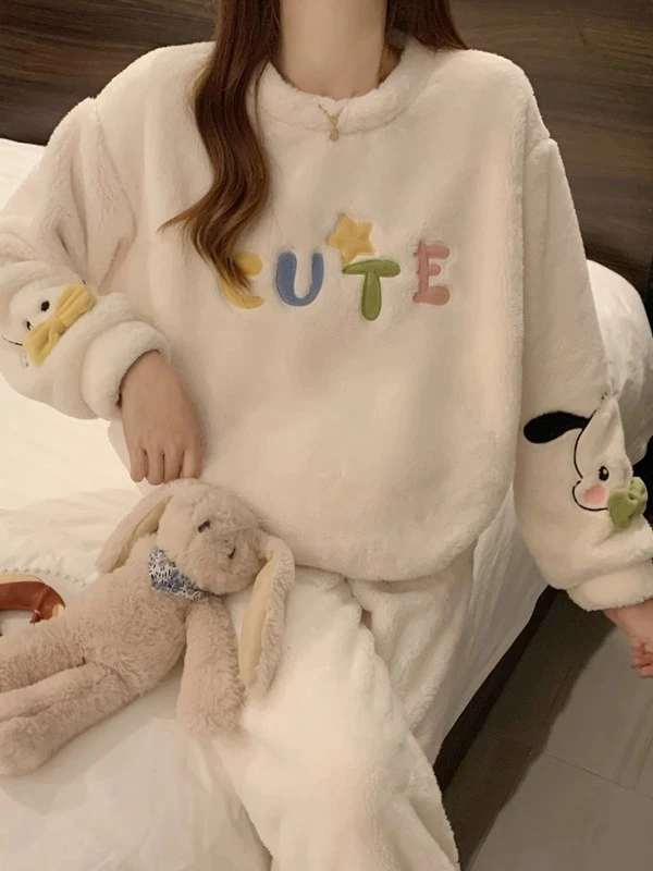 秋冬季珊瑚绒睡衣女款加厚保暖可爱大码套装宽松家居服冬款法兰绒