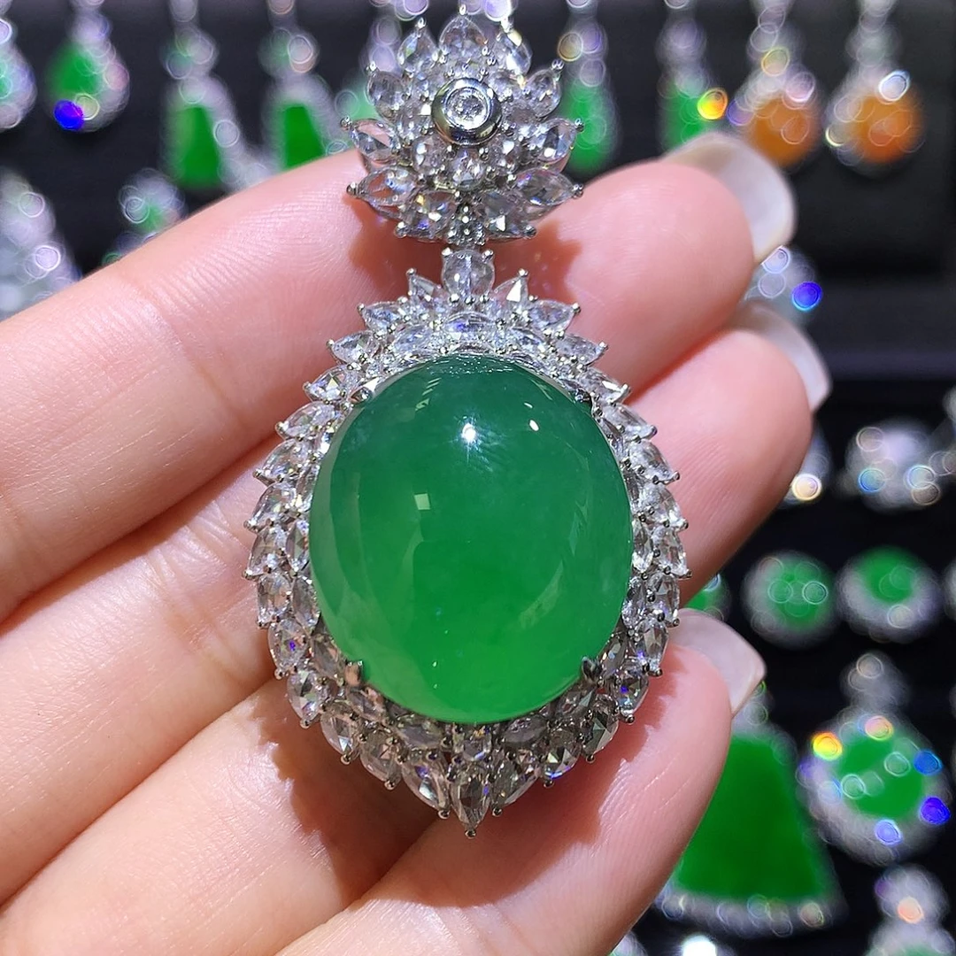 翡翠18K金镶嵌颈饰高冰满绿