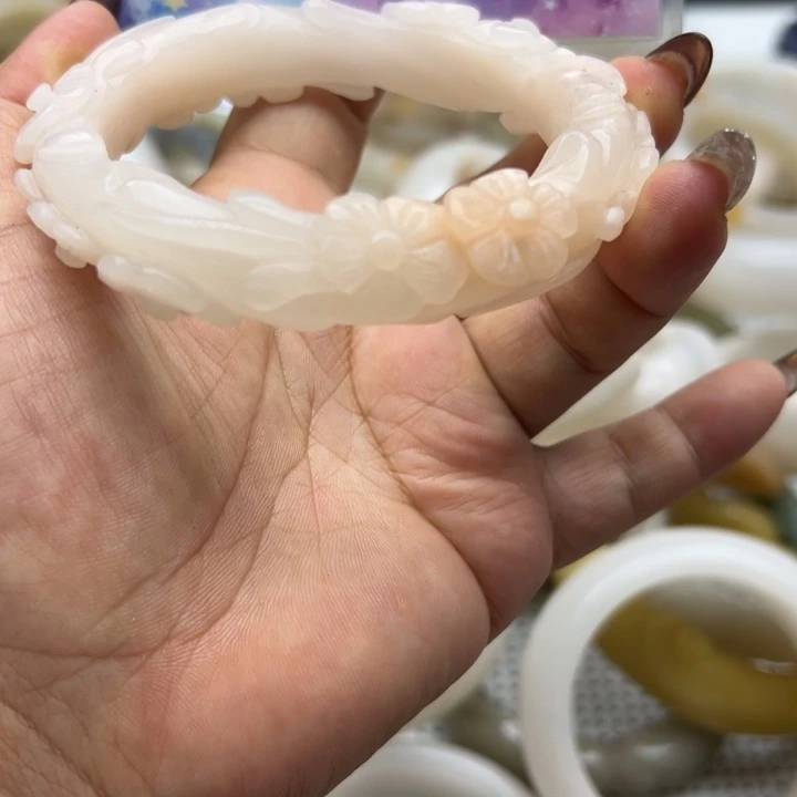 未镶嵌手镯石英岩玉