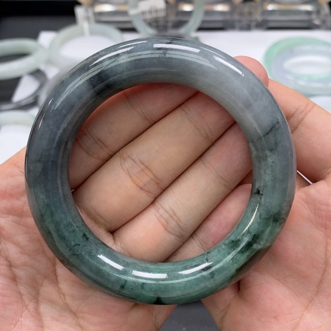 翡翠手镯未镶嵌手镯