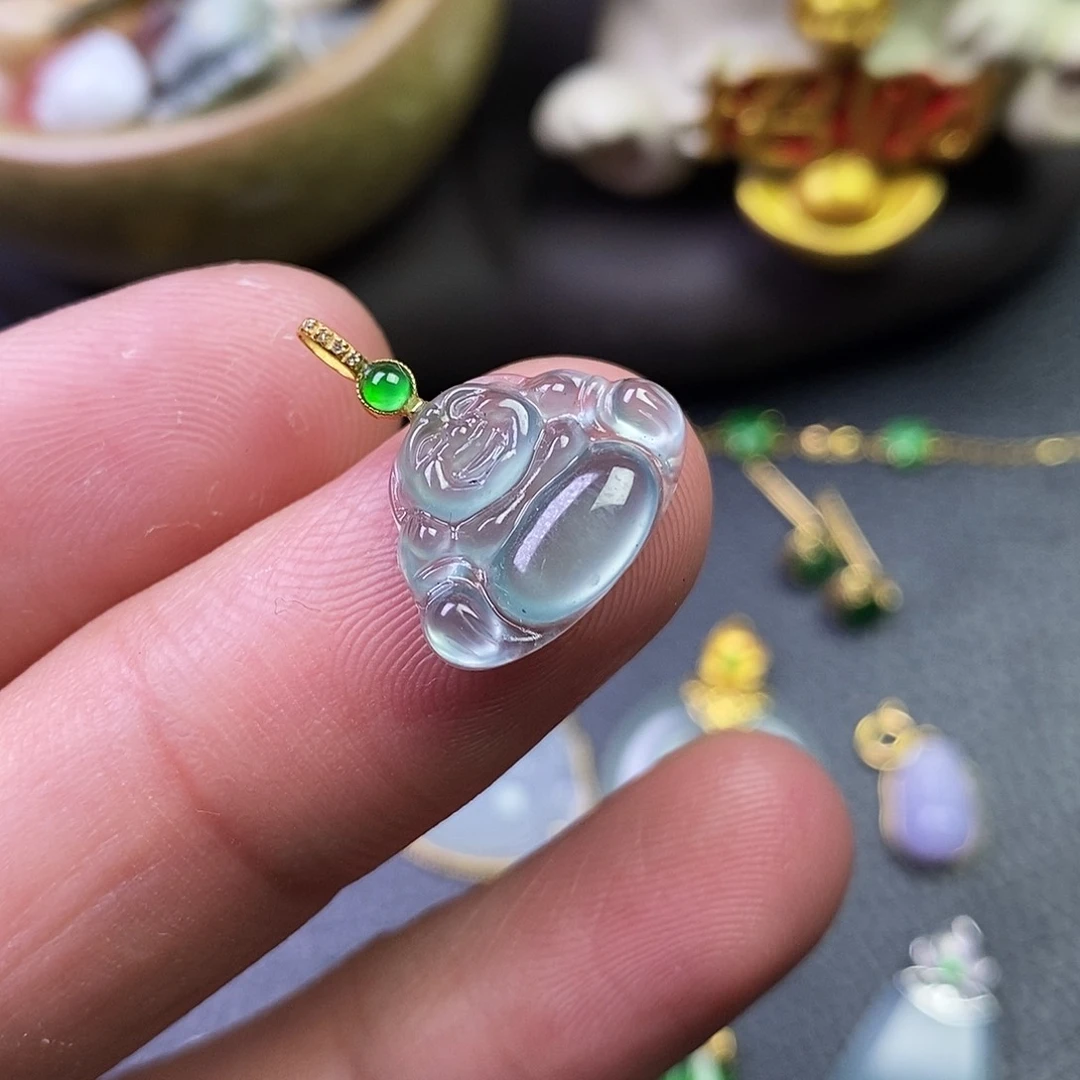 颈饰18K金镶嵌翡翠