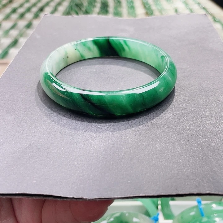 未镶嵌手镯石英质玉