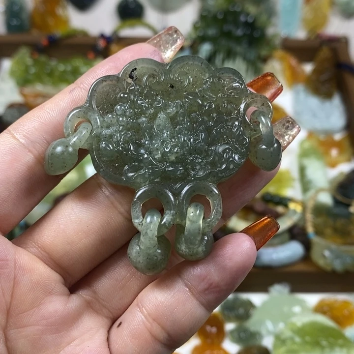 蛇纹石玉未镶嵌吊坠