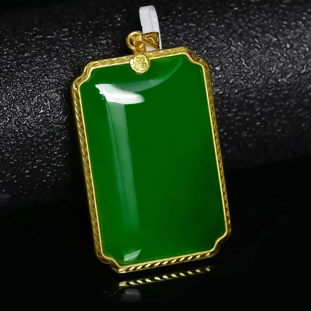 黄金和田玉无事牌吊坠999足金镶嵌碧玉菠菜绿平安牌男女时尚礼物