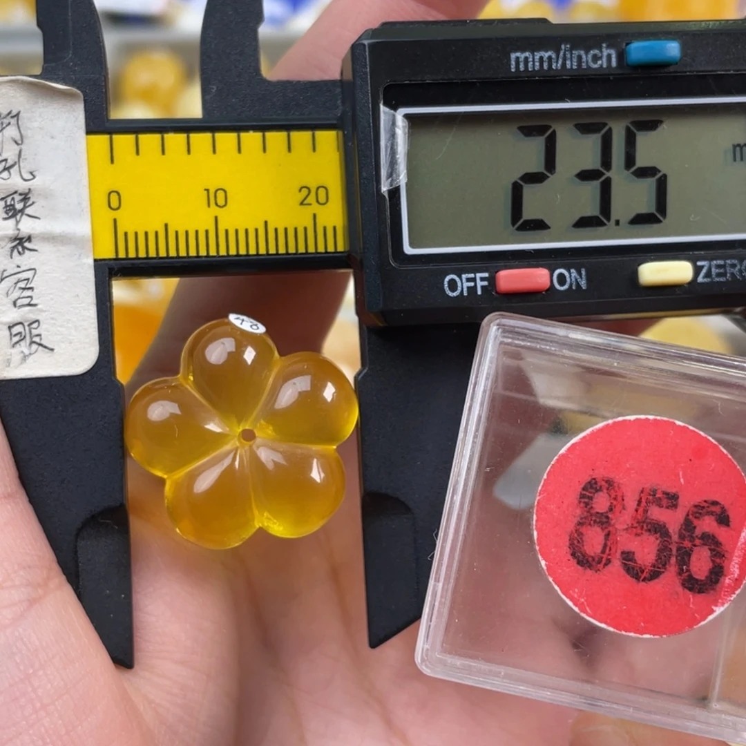 蜜蜡未镶嵌珠宝奇石