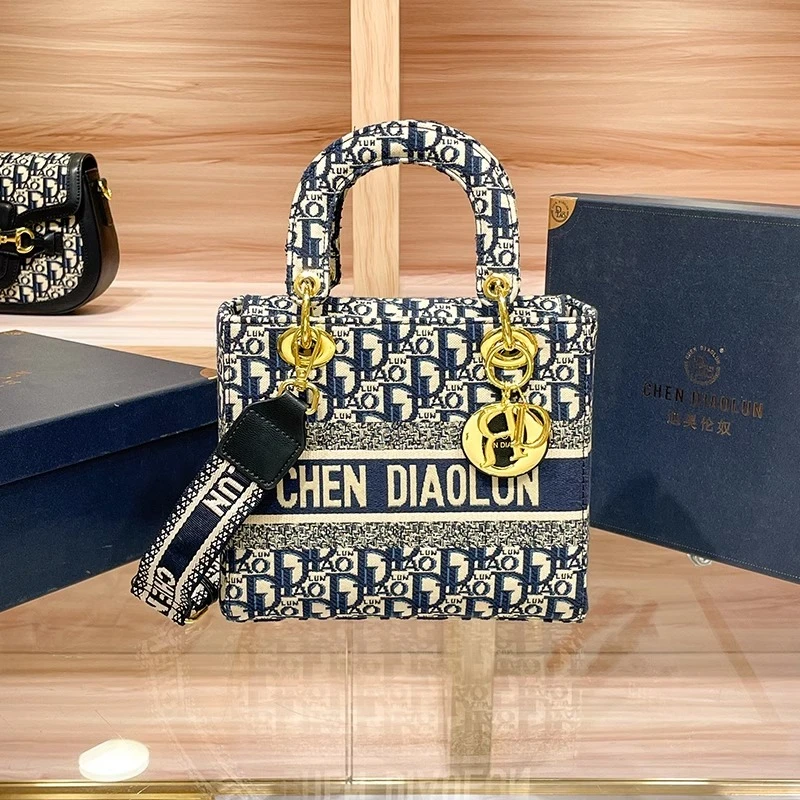 戴妃包包女2025新款轻奢大牌刺绣手提包高级感小众设计单肩斜挎包