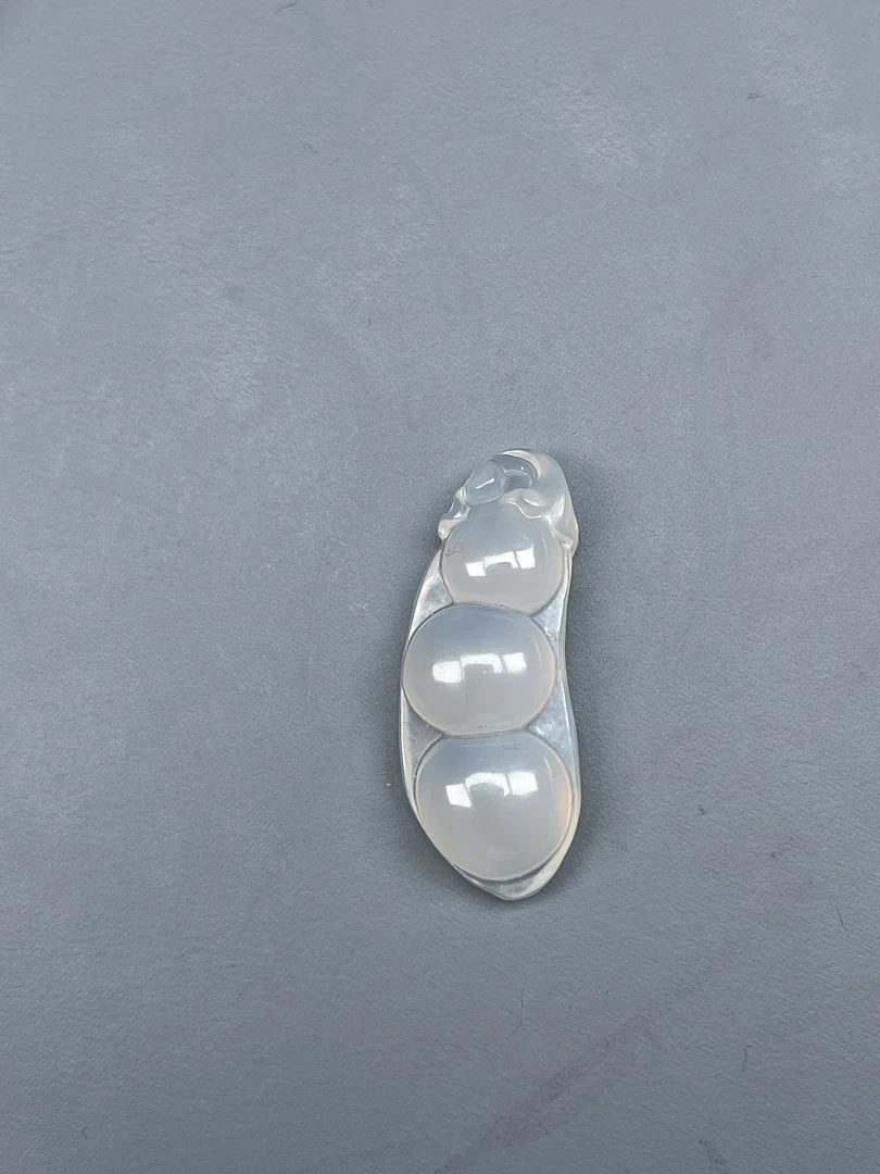 玛瑙玉髓福豆吊坠