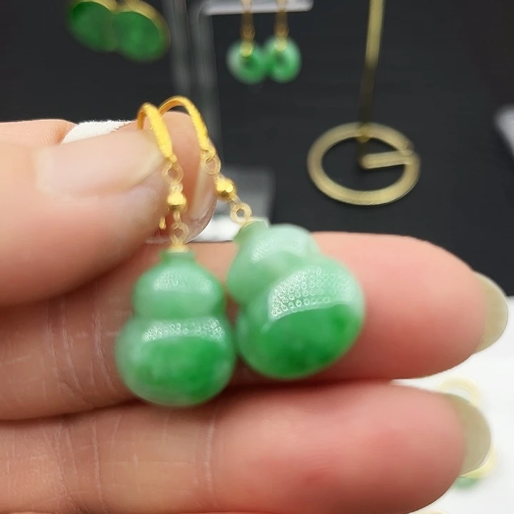 18K金镶嵌翡翠耳饰