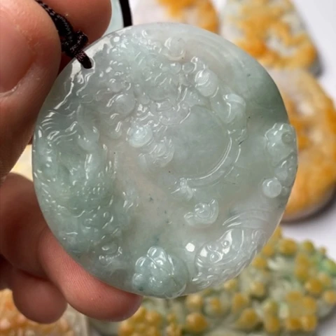 翡翠颈饰未镶嵌翡翠