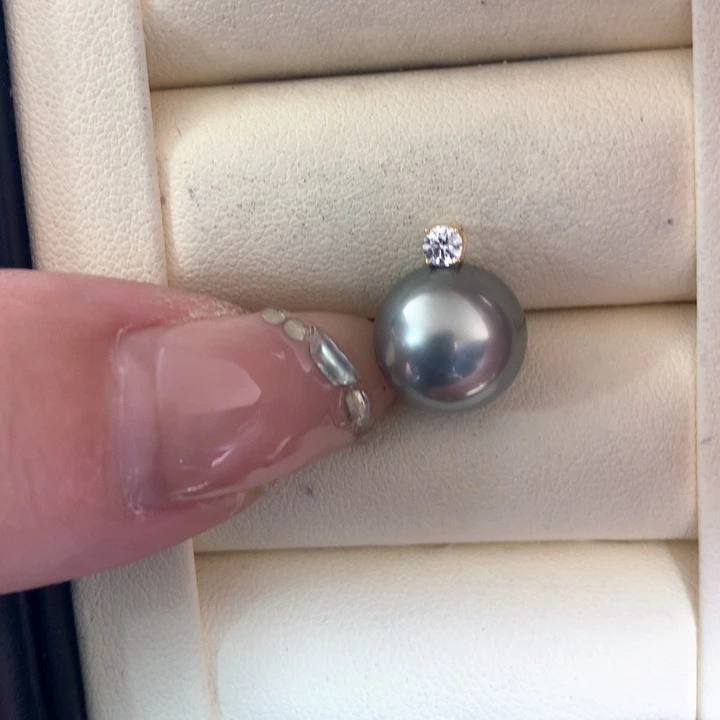 颈饰18K金镶嵌海水珍珠