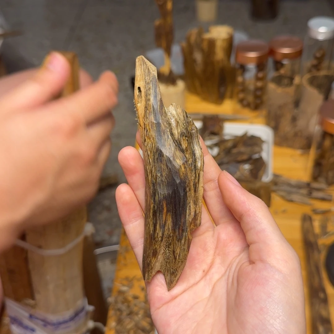 沉香碎屑沉香白棋块料19克