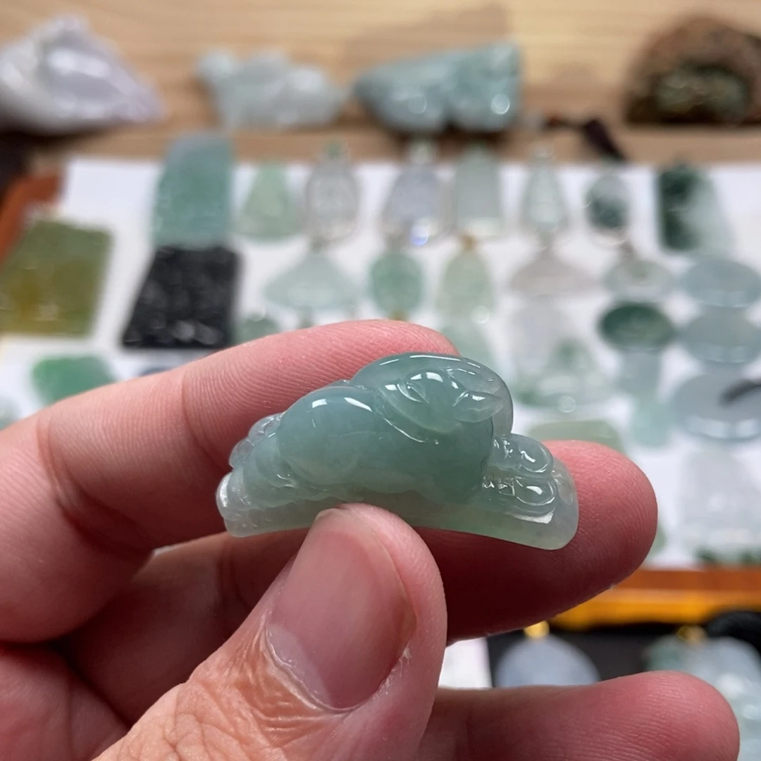 翡翠未镶嵌颈饰鹿回头手牌  天然缅甸A货翡翠