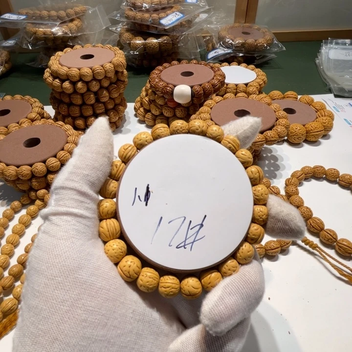 大***军手串桃核17文玩桃核手串直播