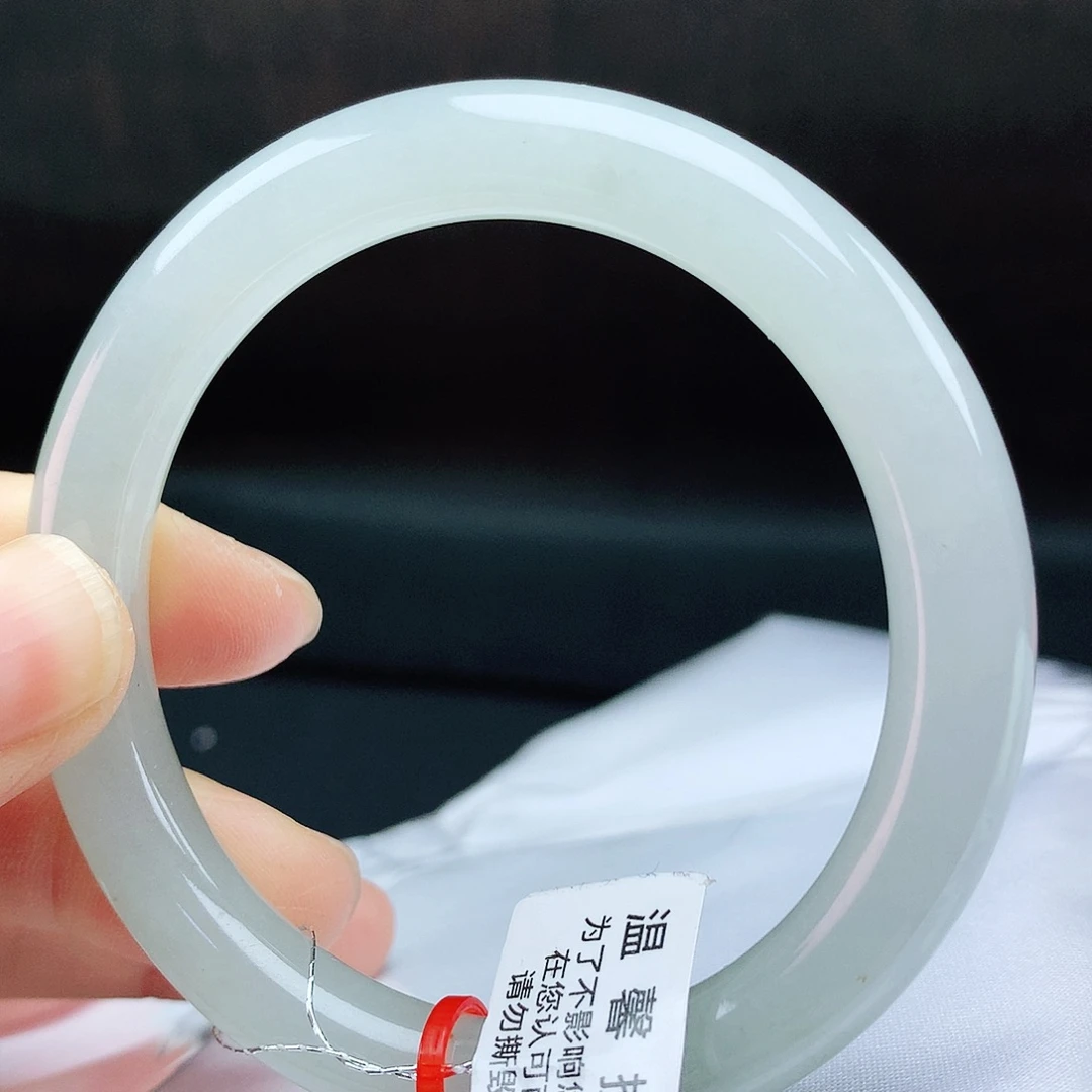 翡翠手镯未镶嵌54圈