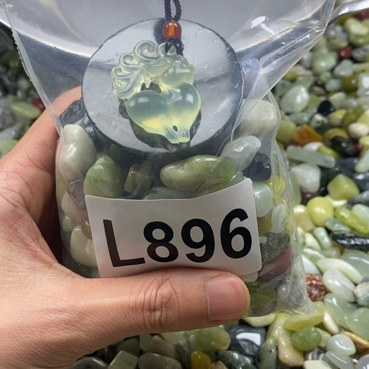 蛇纹石玉鱼缸石未镶嵌