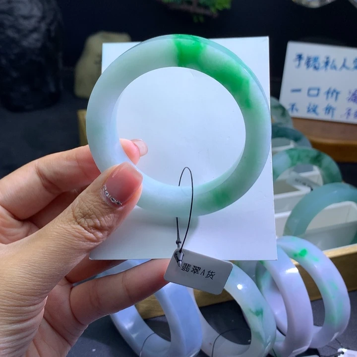 定制翡翠未镶嵌翡翠手镯