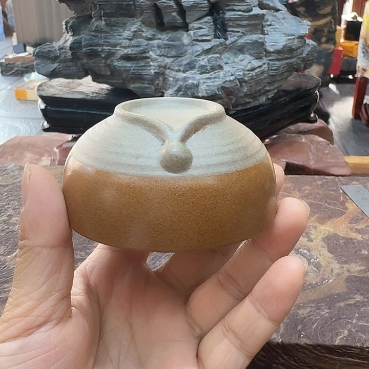 雨滴杯一个，瓷。品茗