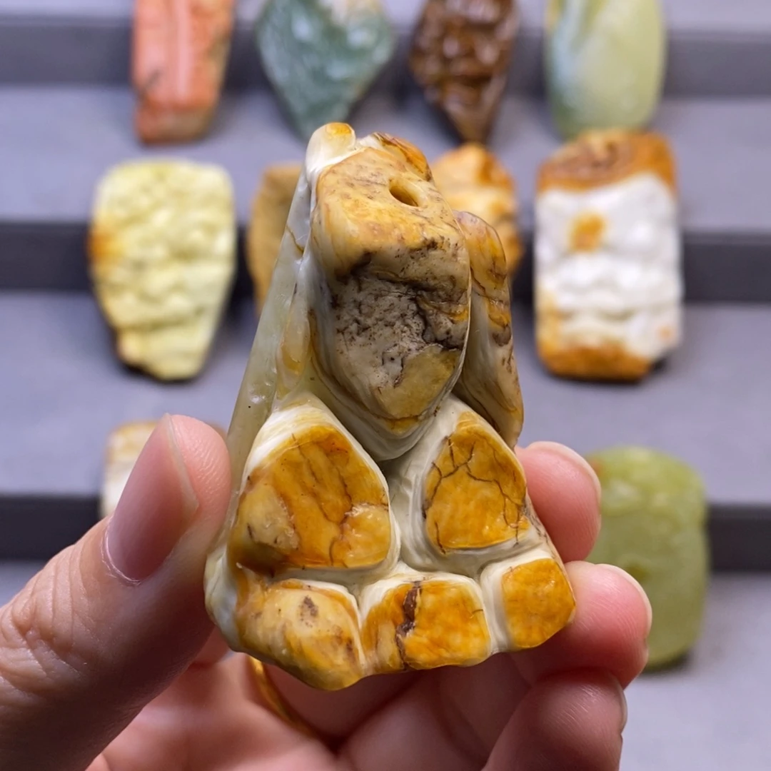 未镶嵌岫玉颈饰挂件