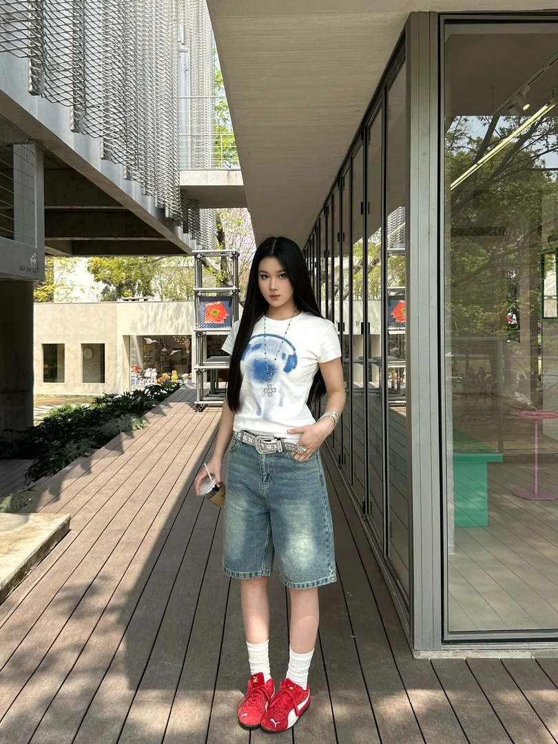 设计感卡通听歌小狗印花短款修身短袖t恤女今年流行休闲上衣ins潮