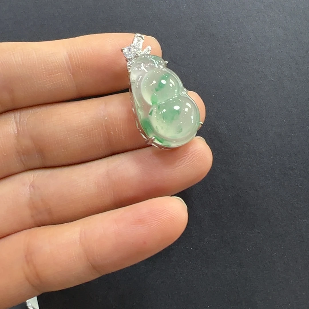 石英质玉未镶嵌颈饰