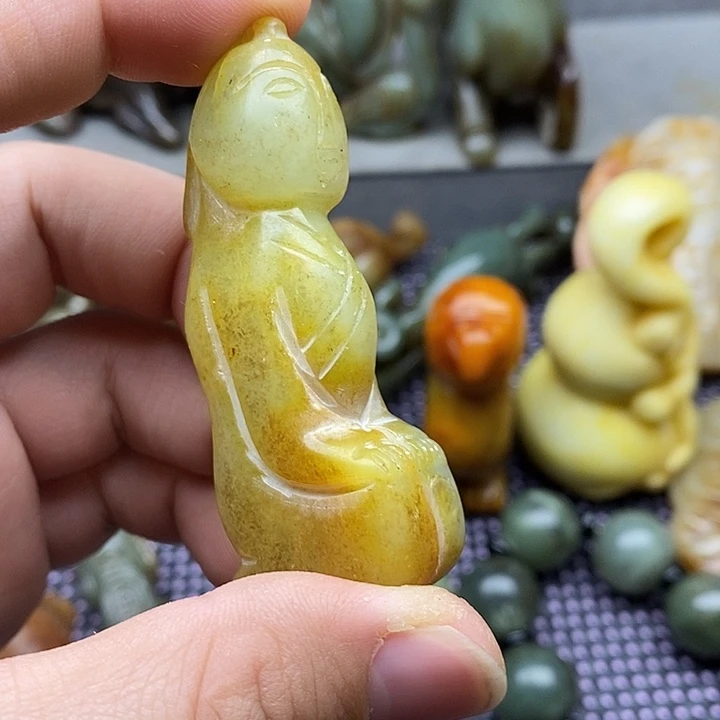 未镶嵌蛇纹石玉颈饰