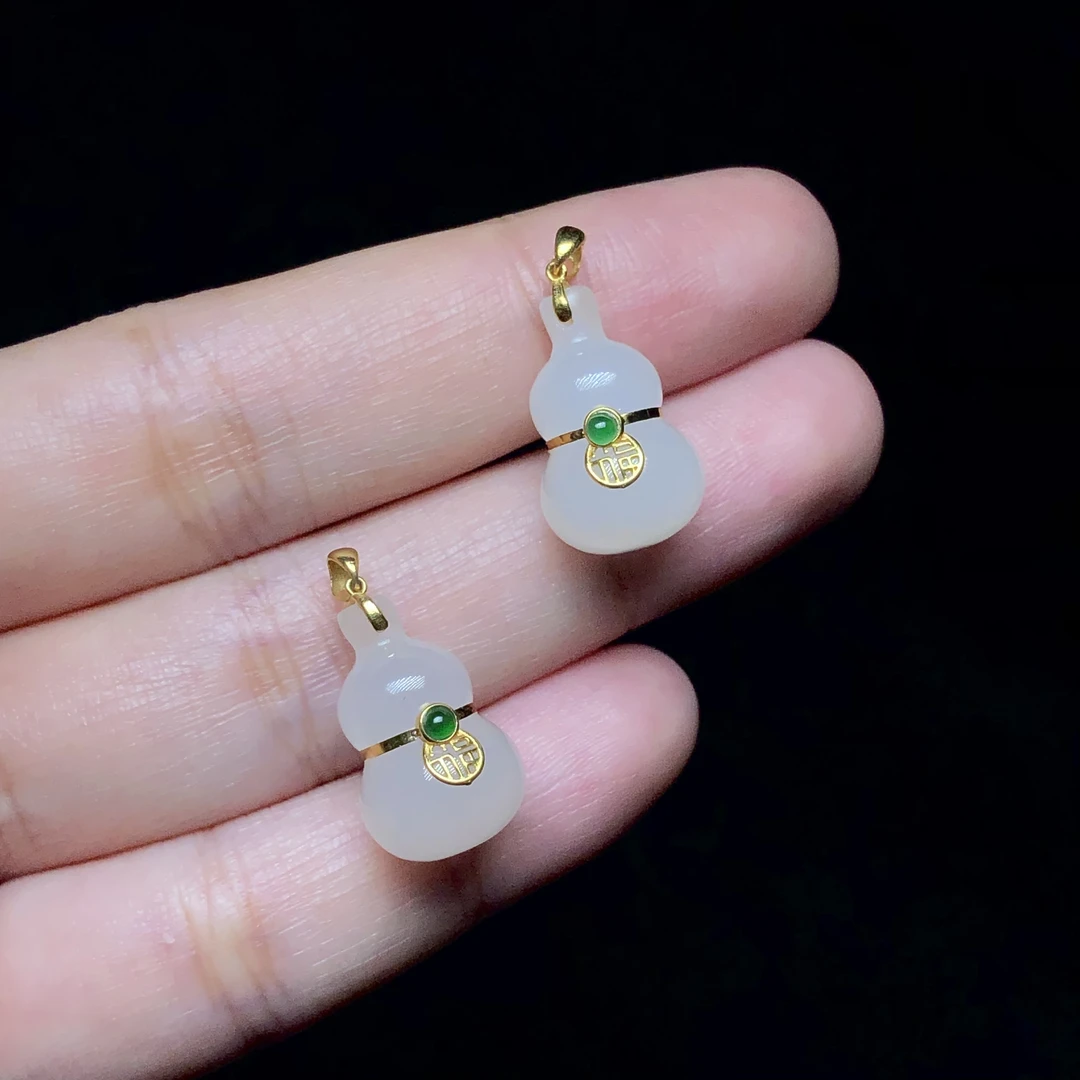 【小宝珠宝】14 S97565-18K金和田玉吊坠-多样性发一件-尺寸17*11mm