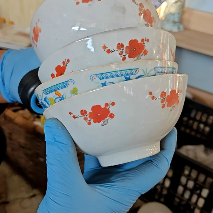 摆件盘子碗茶壶啥都有