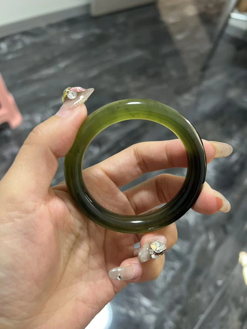 天然岫玉精品手镯