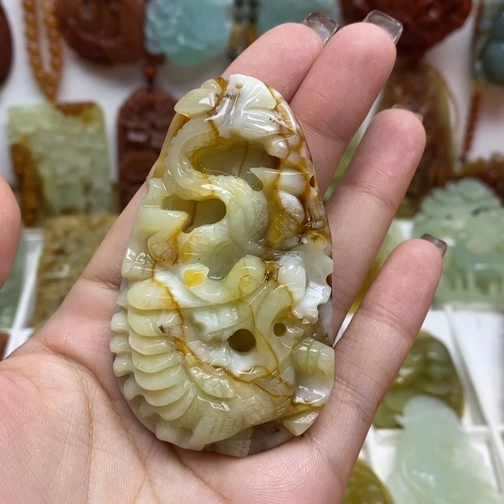 蛇纹石玉未镶嵌颈饰
