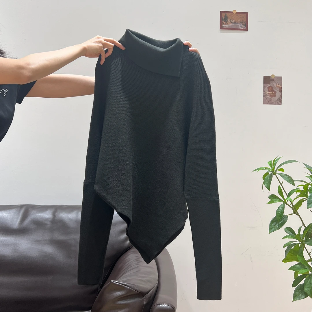 设计感蝙蝠袖毛衣女2025秋冬不规则翻领小众宽松气质斗篷针织上衣