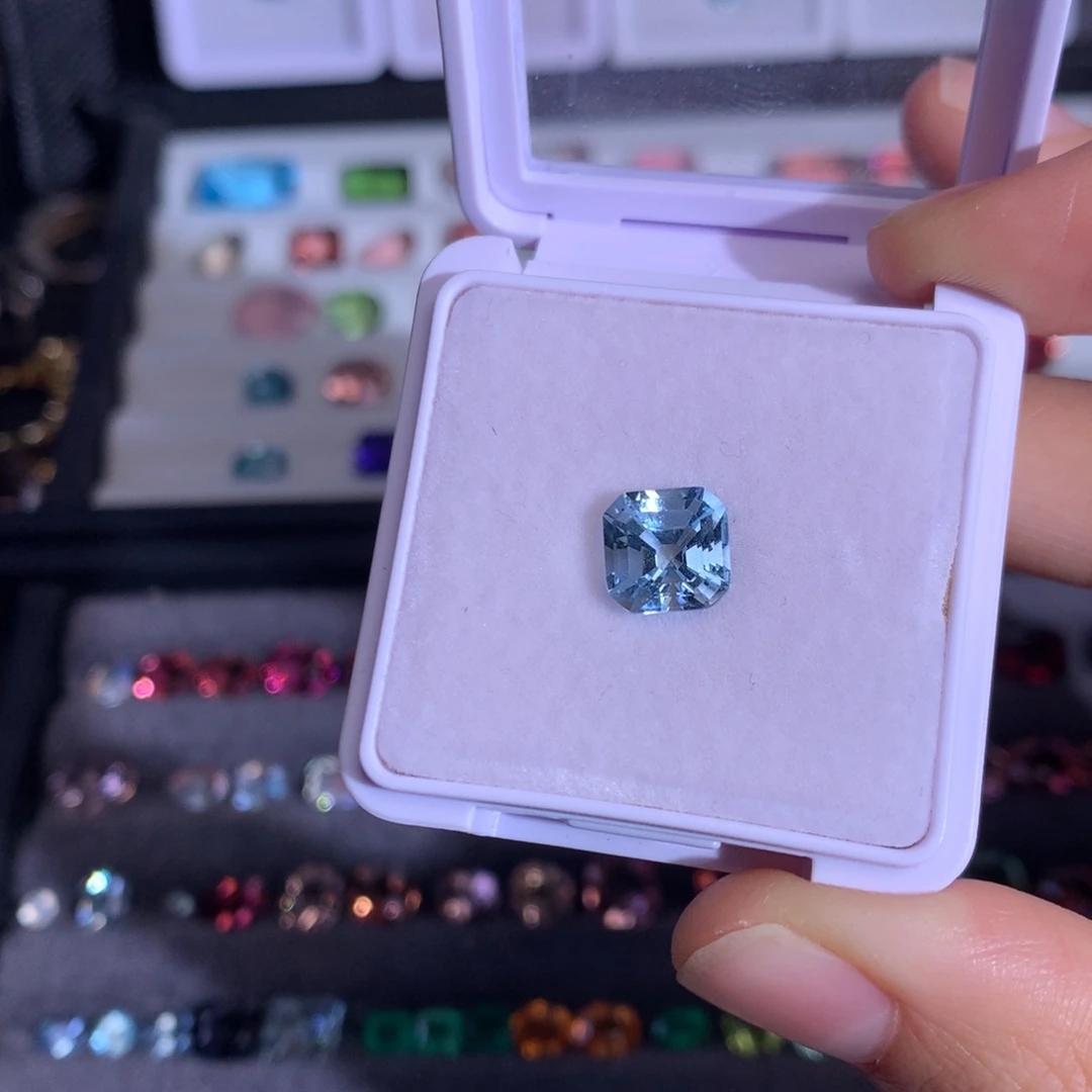 笔搁未镶嵌海蓝宝石2.35克拉