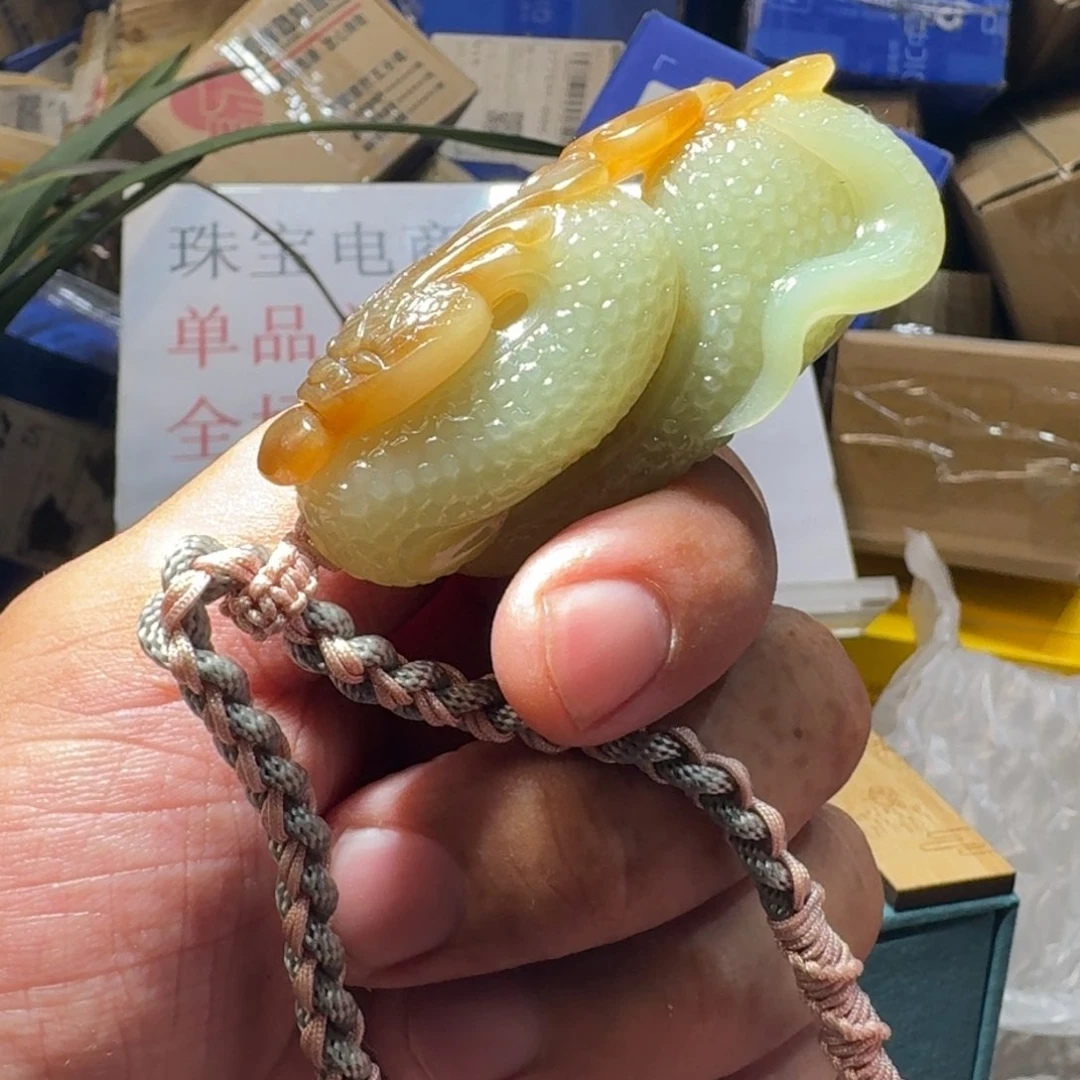 和田玉(糖玉)未镶嵌颈饰