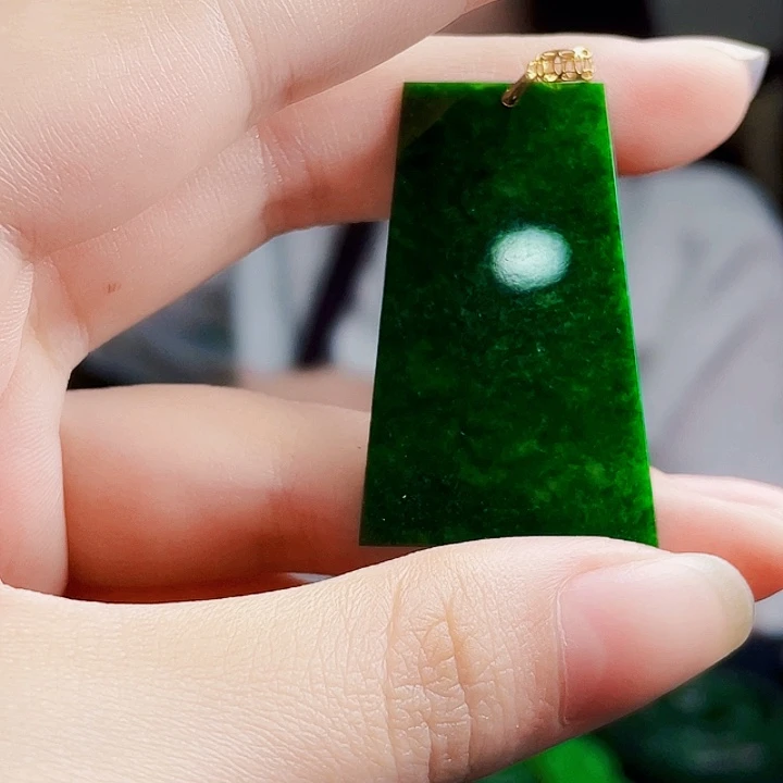 翡翠18K金镶嵌颈饰多样性