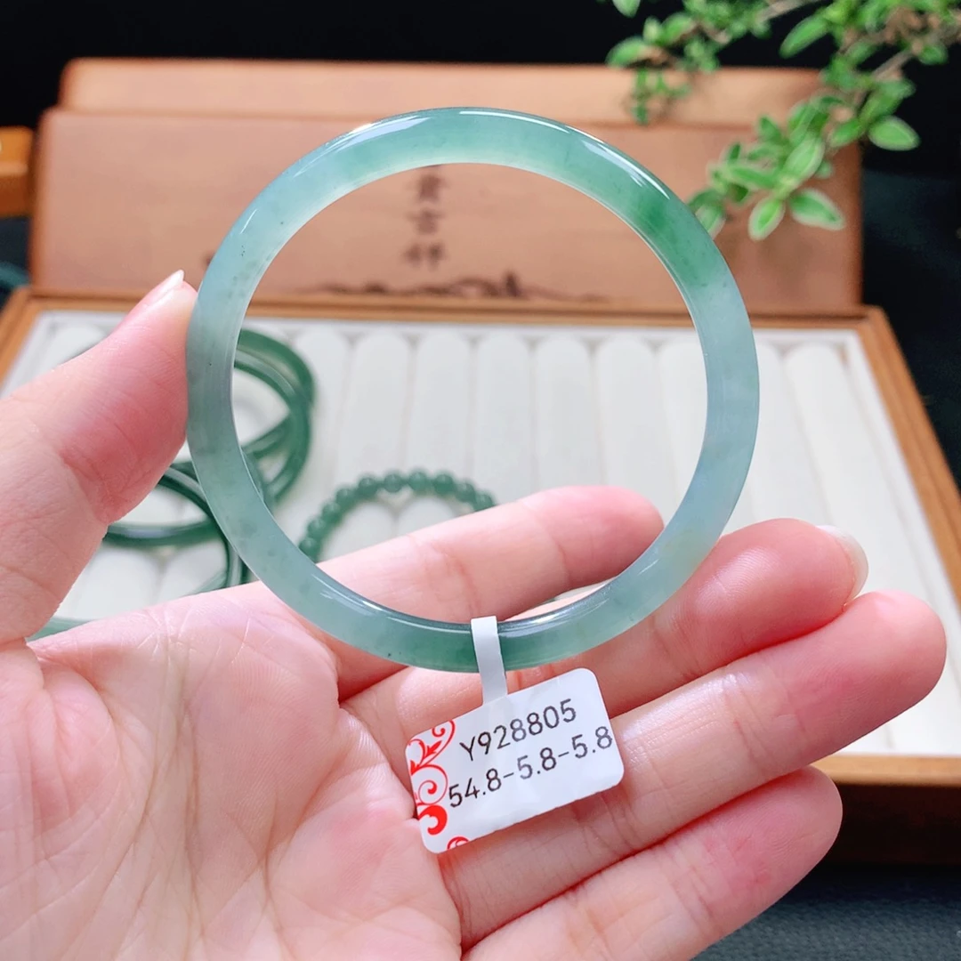 翡翠未镶嵌手镯（圆镯）