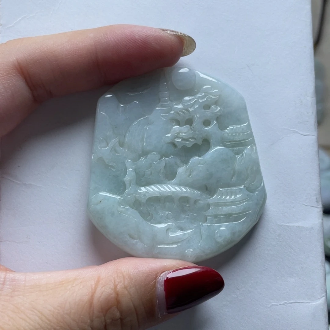翡翠颈饰未镶嵌山水牌