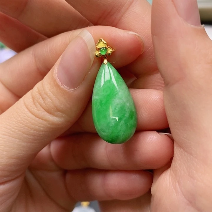 翡翠颈饰未镶嵌吊坠