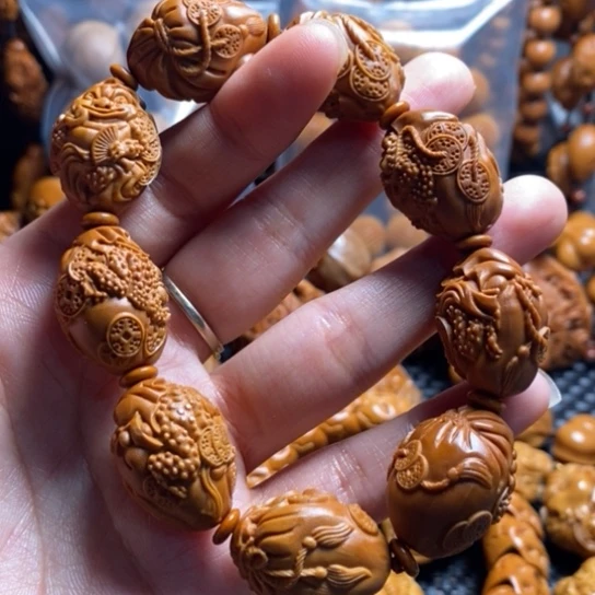 橄榄核吊坠犟*金蟾手串